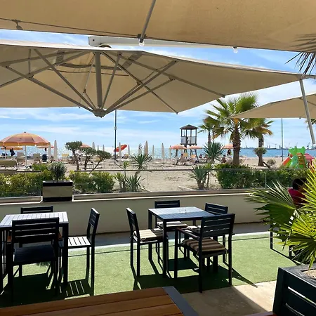 Cozy Beachfront アパート *